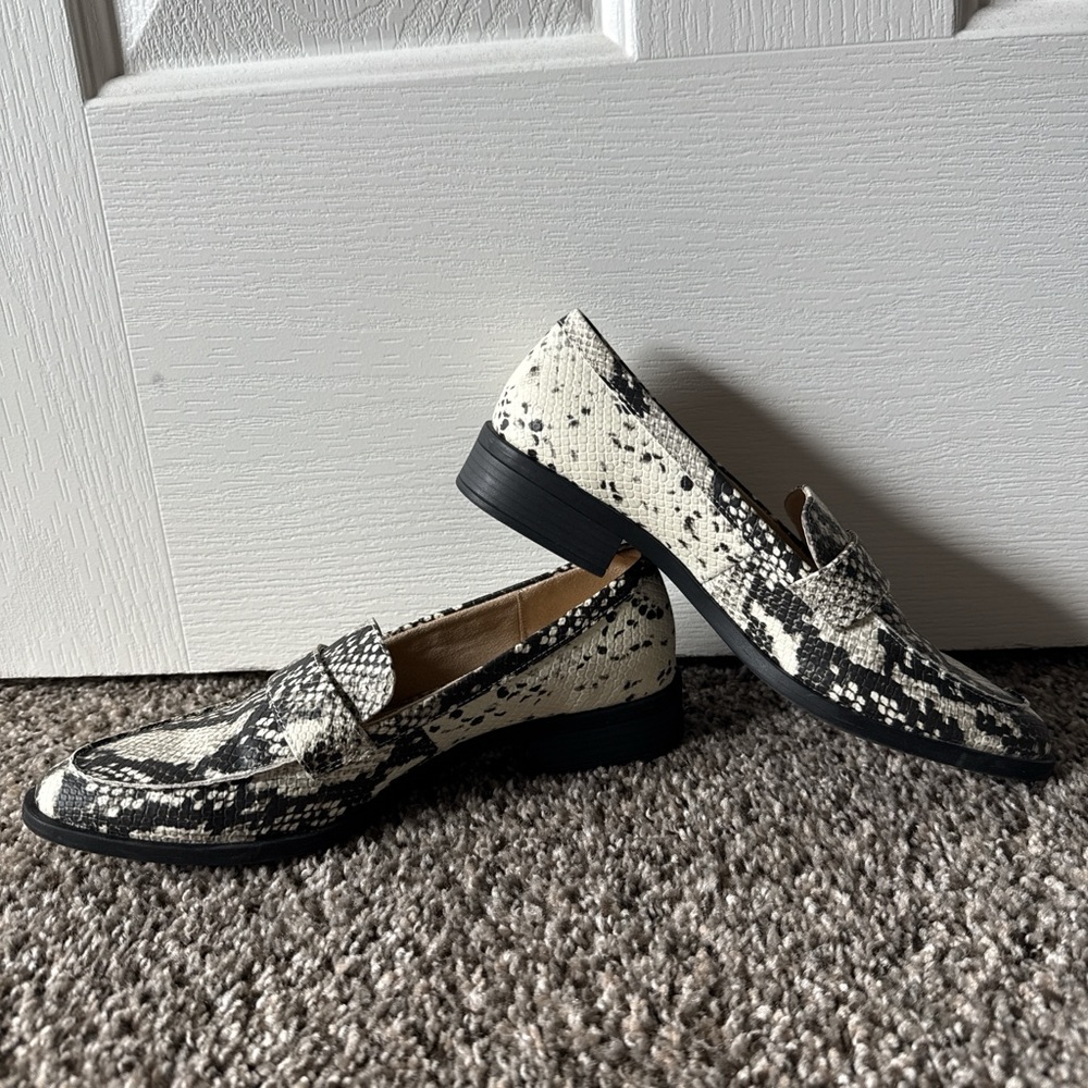 Women’s Snakeskin Pattern Loafers